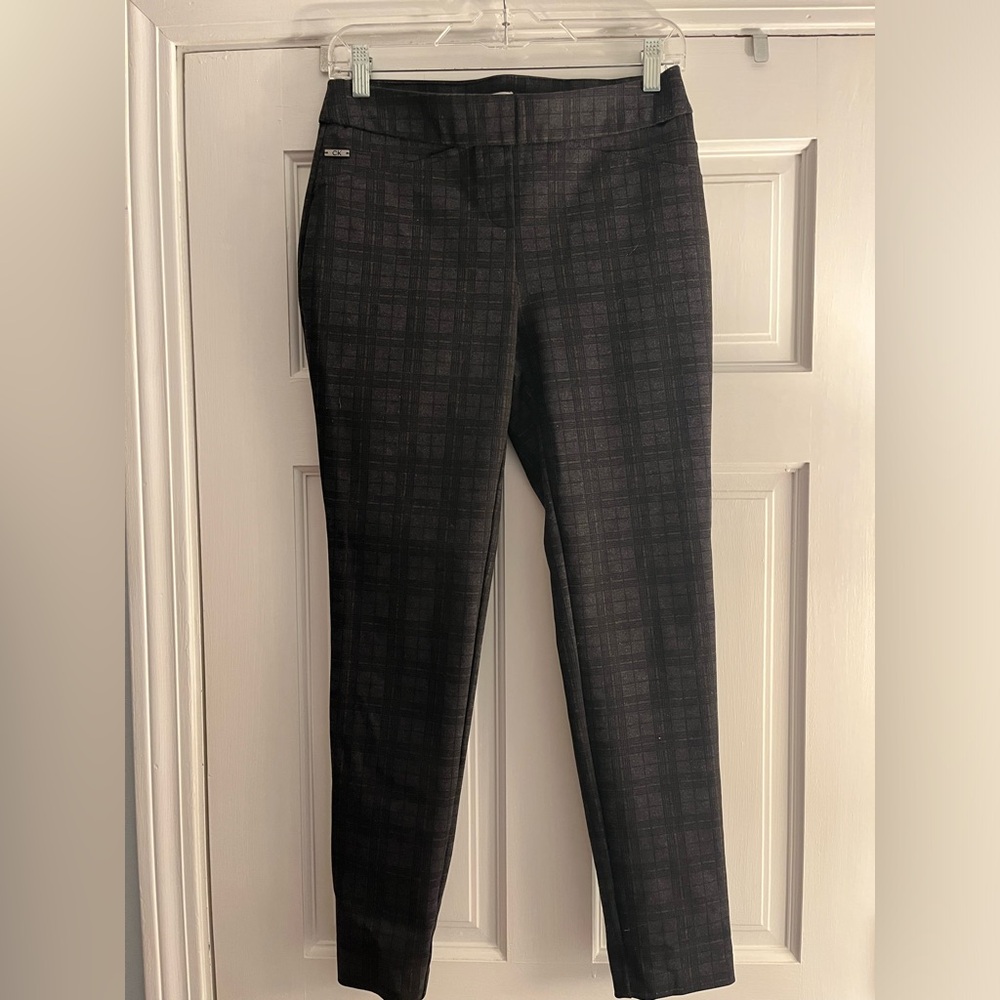 Calvin Klein skinny fit plaid pull on pants. 
Size 4